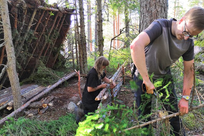 2-Day Small-Group Basic Skills Survival Course in Södermanland - Compass work, maps, and wildlife tracking
