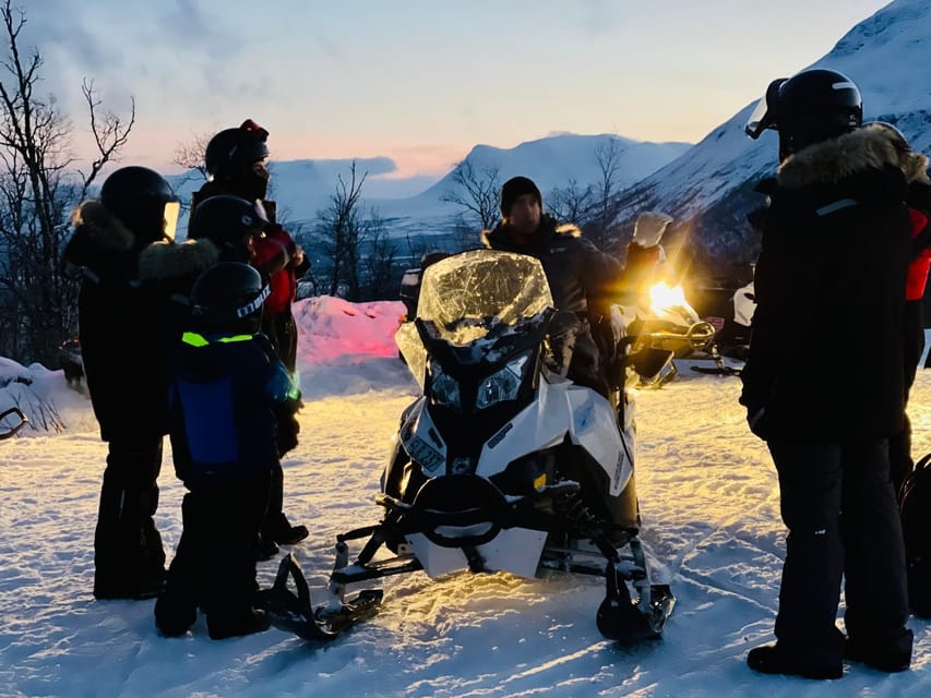 Abisko/Björkliden: Panorama Snowmobile Tour with Snacks - Safety instruction before the throttle