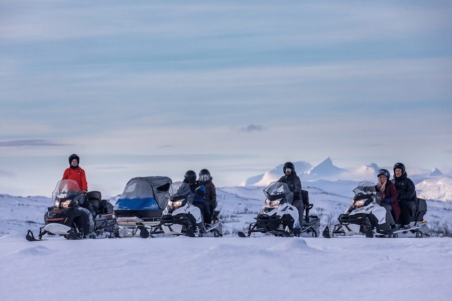Abisko: Great Outback Snowmobile Tour with Lake Abiskojaure - Sharing a snowmobile, and learning the controls