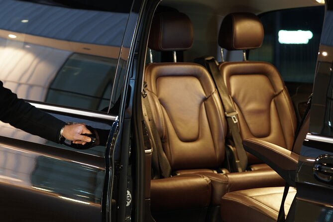 Airport Limousine Transfer: Arlanda Airport to Stockholm City 1-7 Passengers - Key points to know before booking