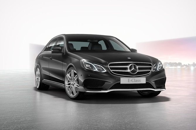 Airport Limousine Transfer: Arlanda Airport to Stockholm City 1-7 Passengers - A quiet landing after a long flight