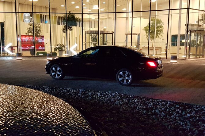 Airport Limousine Transfer: Arlanda Airport to Stockholm City 1-7 Passengers - What the onboard extras are worth