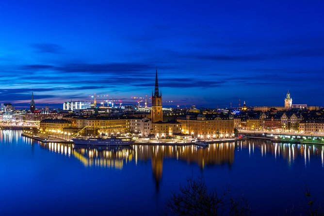 Airport Transfer: Airport ARN to Stockholm by Business Car - Meeting your driver inside the arrivals terminal