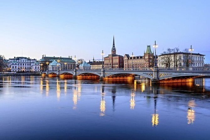 Airport Transfer: Airport ARN to Stockholm by Business Car - A private ride can be good value for the right group