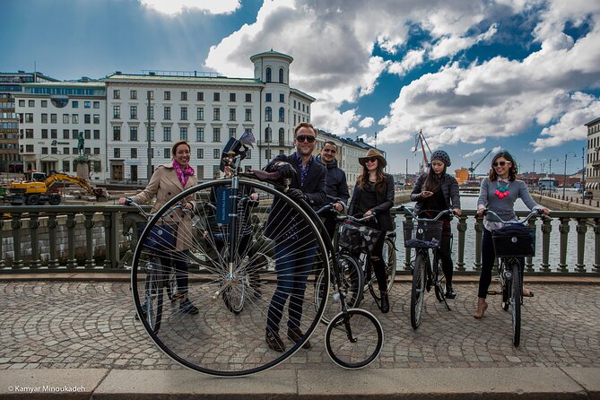 Bike Tour Gothenburg, Guided Bicycle Tours - Gustav Adolfs Torg: Gothenburg begins with power and trade