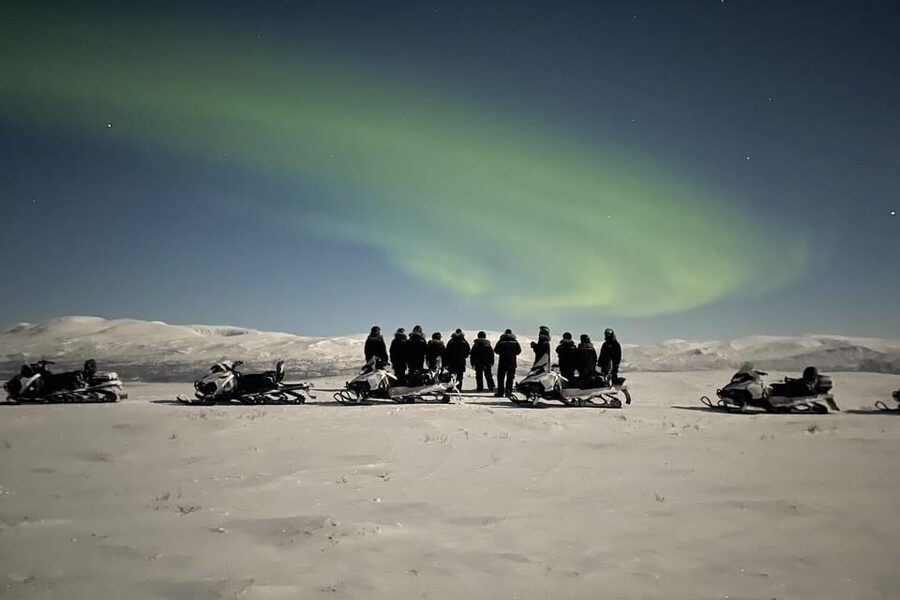 Björkliden/Abisko: Night Sky Snowmobile Tour - Snowmobiles into the Abisko night