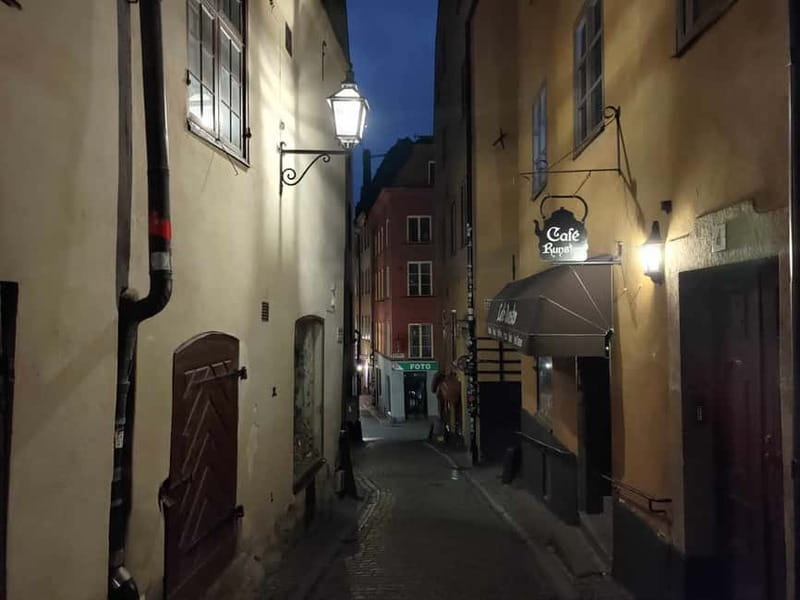 Bloody Stockholm: ghosts, horror and dark folklore 2h - From pretty squares to executions and the Stockholm Bloodbath