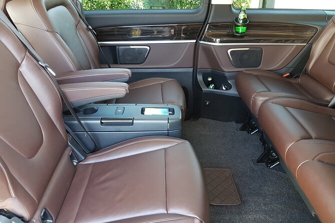 Cruise port VIP Transfer: Cruise port to Stockholm city center 1-6 Passangers - WiFi, chargers, and water during the ride