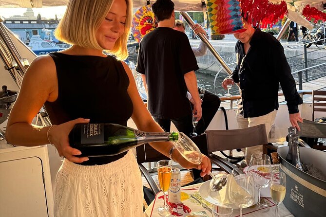 Exclusive Yacht Tour of Stockholm: sunset, dinner, lunch, cruise - Passing Fjäderholmarna without stopping