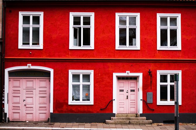 Explore Malmo in 60 minutes with a Local - Starting at Form/Design Center beside Lilla Torg