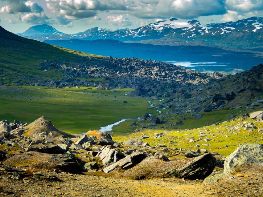 From Abisko: Kärkevagge Valley & Trollsjön Lake Guided Tour - From Abisko to the trailhead at Låkta