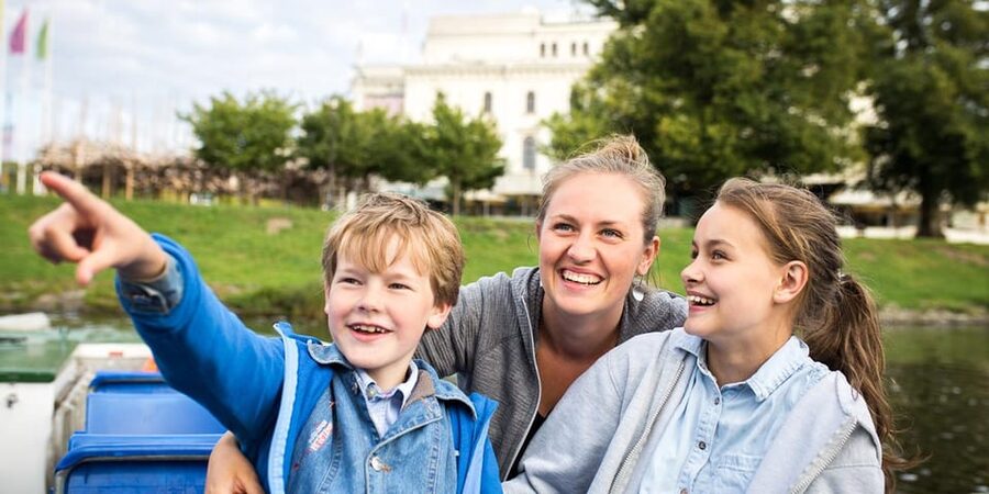 Gothenburg: City Canal Sightseeing Cruise - Starting at Kungsportsplatsen in central Gothenburg