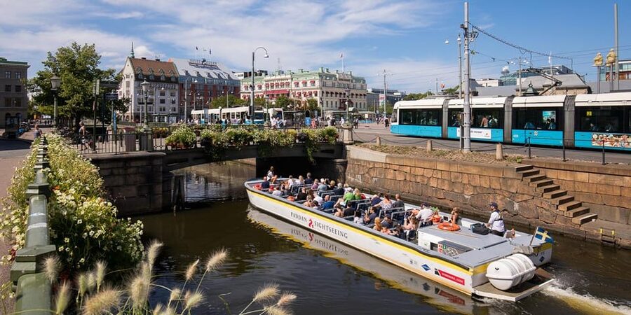 Gothenburg: City Canal Sightseeing Cruise - Ducking under more than 20 bridges
