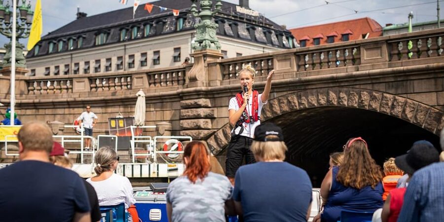 Gothenburg: City Canal Sightseeing Cruise - Weather, seating, and the practical side of the boat