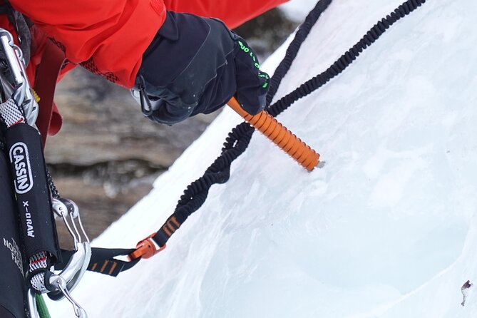 Ice Climbing Experience with Certified Guide - The human side of a technical sport