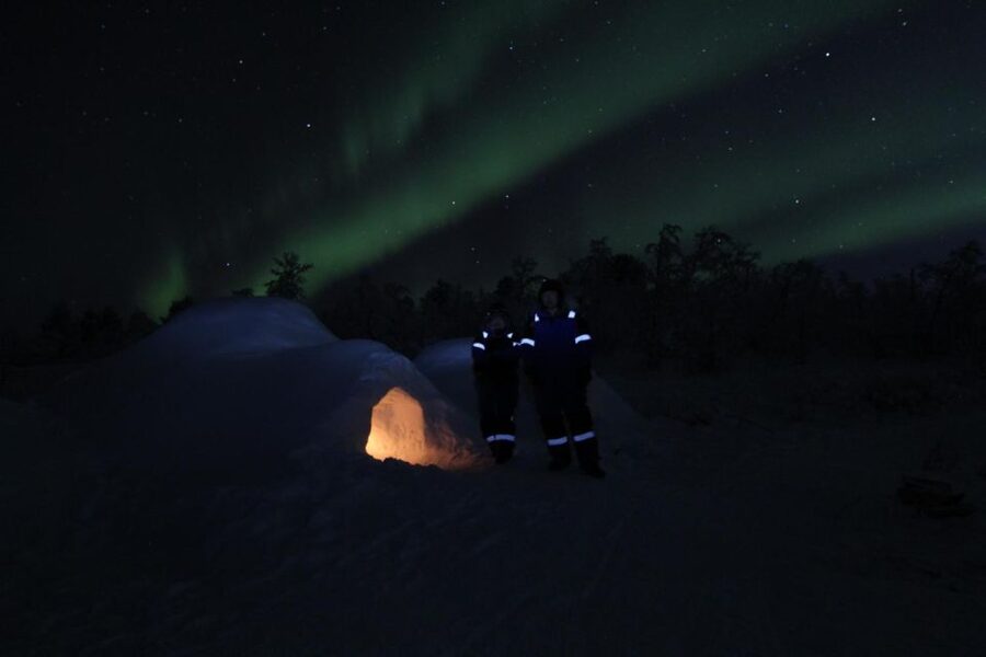Kiruna: Build your own igloo overnight Tour - Dinner in a Sami lavvu by the fire