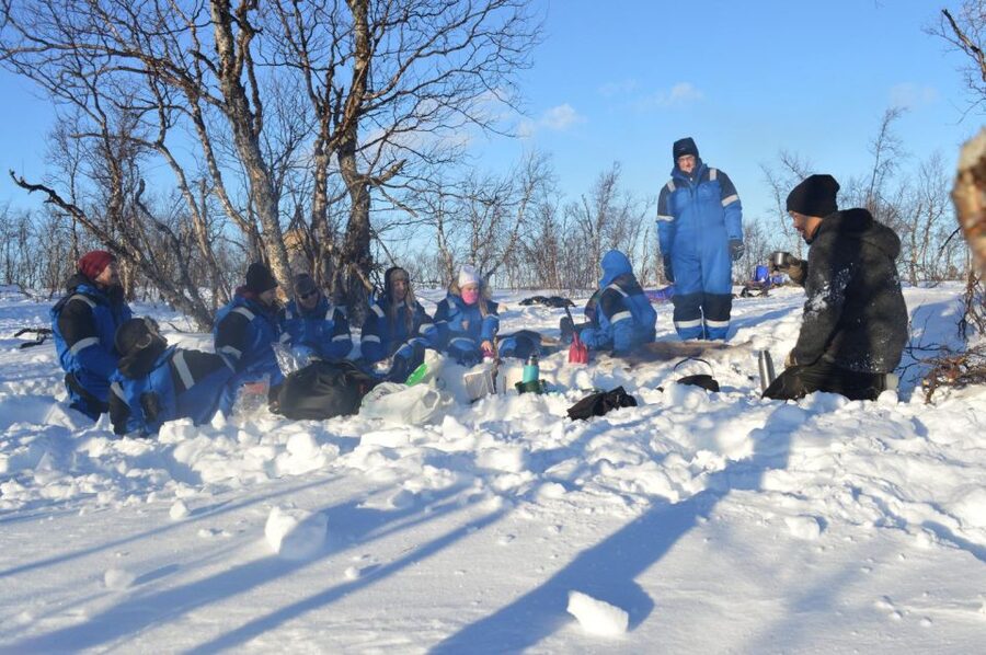 Kiruna: Build your own igloo overnight Tour - Who should book this Arctic challenge?