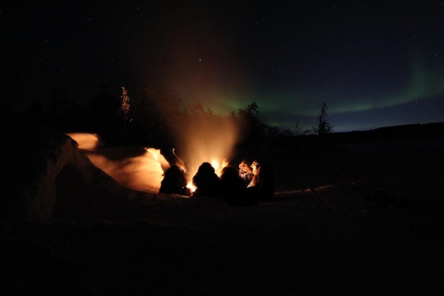 Kiruna: Build your own igloo overnight Tour - Four hours of moving and shaping snow