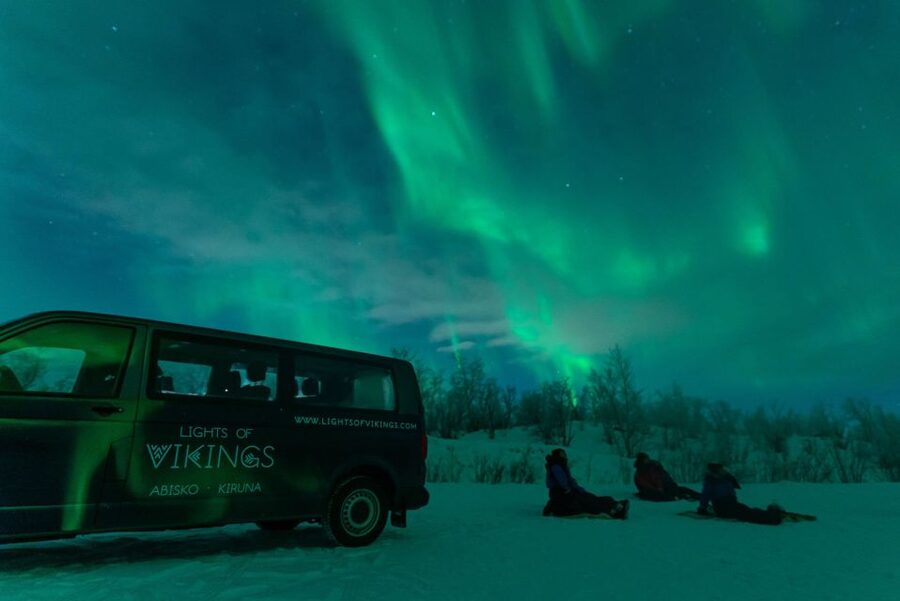 Kiruna: Northern Lights Tour with Photos - Firelight, hot drinks, and waiting in the cold