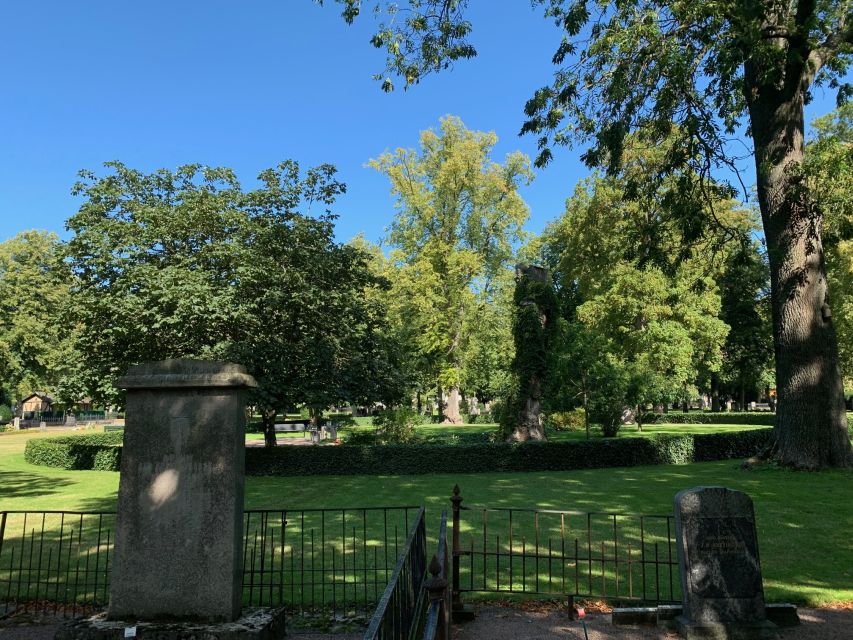 Malmö: 3-Hour Guided Walking Tour - Malmö Castle and the city’s royal past
