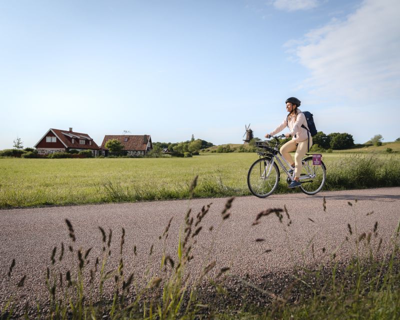 Malmö: City Bike Rental - Broad cycle paths and easy city movement