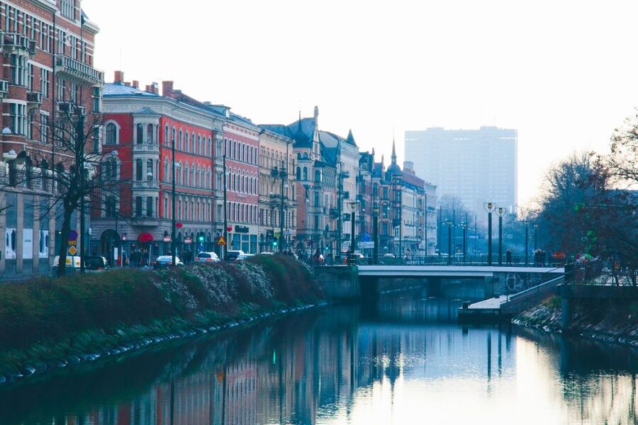 Malmö: Express Walk with a Local in 60 minutes - Starting at Form/Design Center in central Malmö