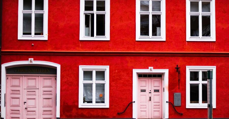 Malmö: Express Walk with a Local in 60 minutes - Squares, streets, and everyday Malmö