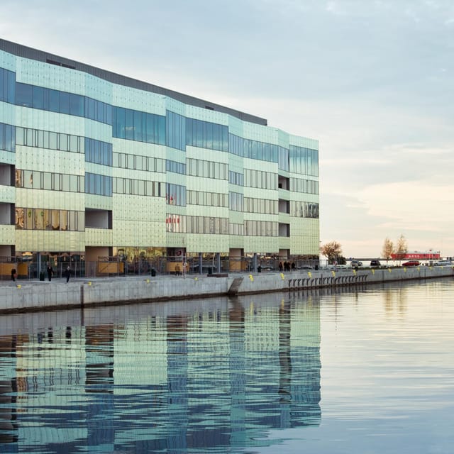 Malmö: Sightseeing and Landmarks tour by bike - What the guide adds to a two-hour ride