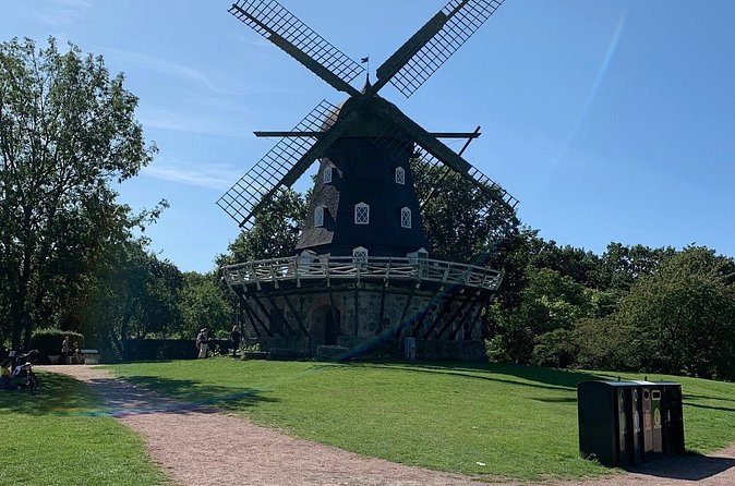 Malmo Walking Tour, 3 hours (small group) - Malmö City Library and the Calendar of Light