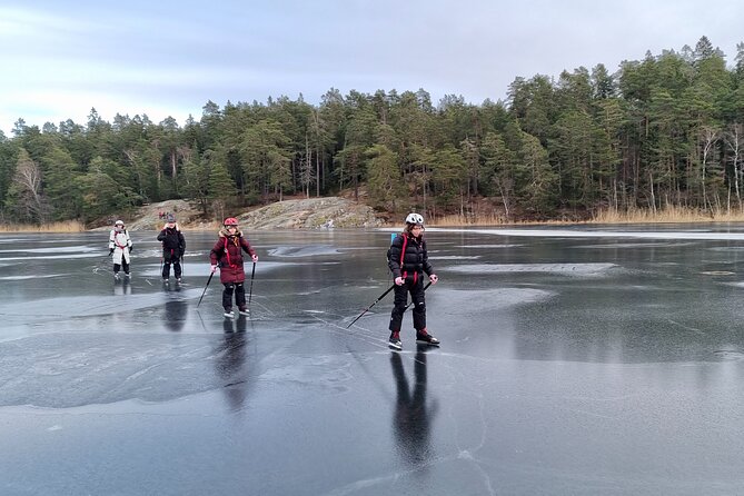 Nordic Ice Skating on a Frozen Lake in Stockholm - A better fit for beginners than for speed skaters