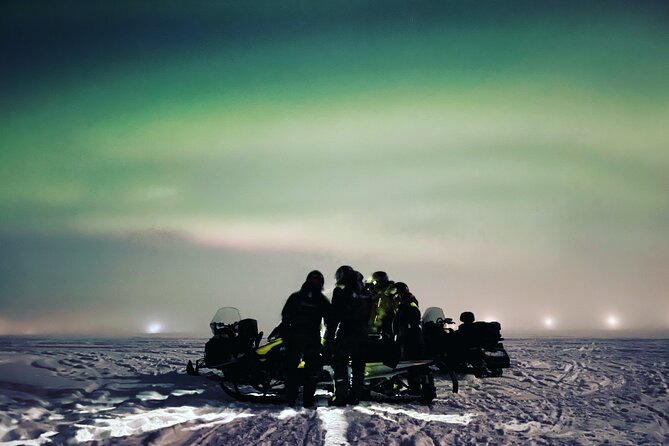 Northern Light snowmobile tour in Kiruna 7:30 pm - Getting dressed for a four-hour Arctic evening