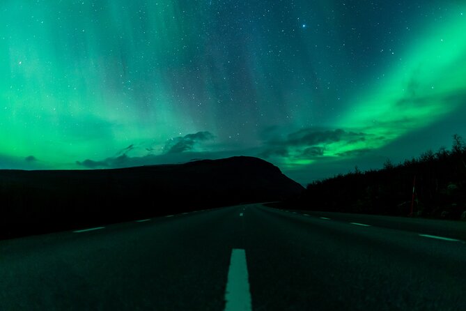 Northern Lights Tour from Kiruna to Abisko with Dinner - Campfire, hot drinks, and the cold factor