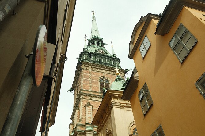 Old Town Self-Guided Tour with interactive challenges - Saint George and the Dragon, a symbol in stone