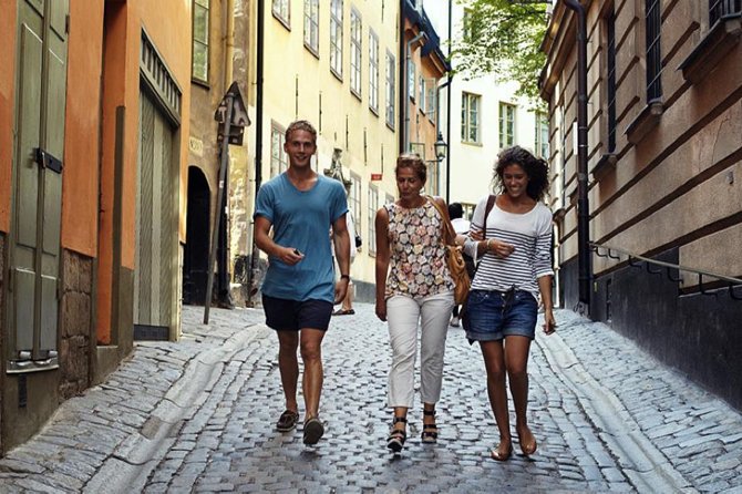 Old Town Tour of Stockholm - Starting beneath the chestnut tree on Kindstugatan