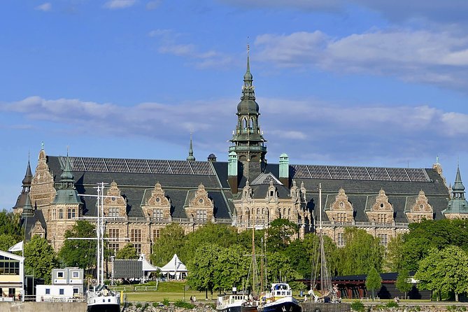 Private 4h VIP city tour by limousine car and guide in Stockholm - A moving tour of Stockholm’s landmark buildings