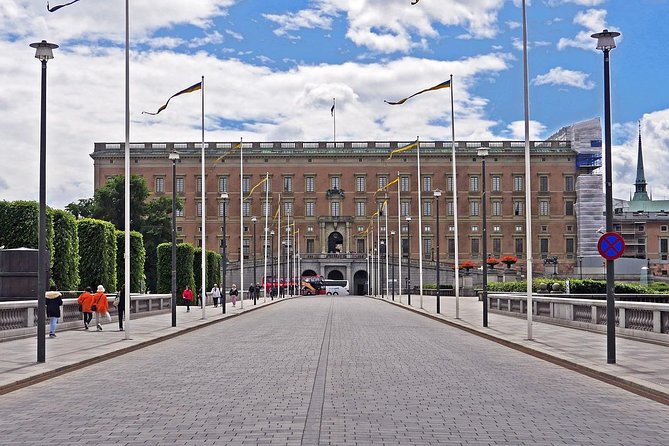 Private 4h VIP city tour by limousine car and guide in Stockholm - Is $395 per person good value?