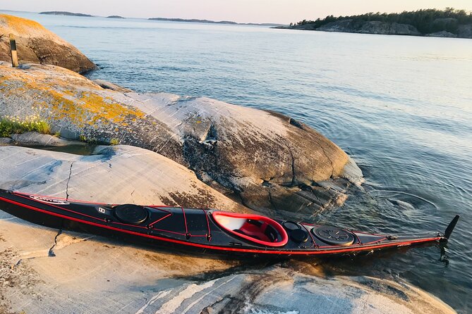 PRIVATE Sunset Kayaking in Stockholm Archipelago Nature Reserve - Choosing a kayak and getting on the water