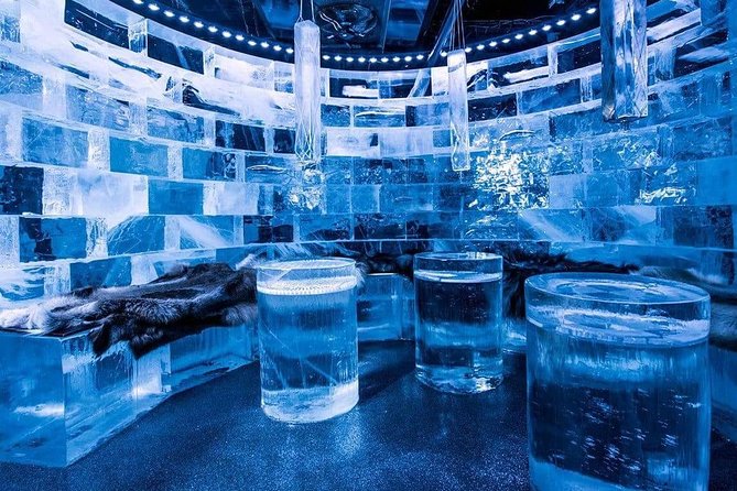 Private Tour of Stockholm with a visit to the Absolute ice bar - Gamla Stan in a 30-minute slice