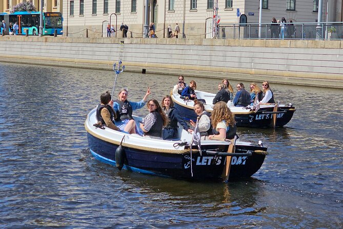 Self Drive Electric Boat in the Canals - Taking the helm at Snäckan