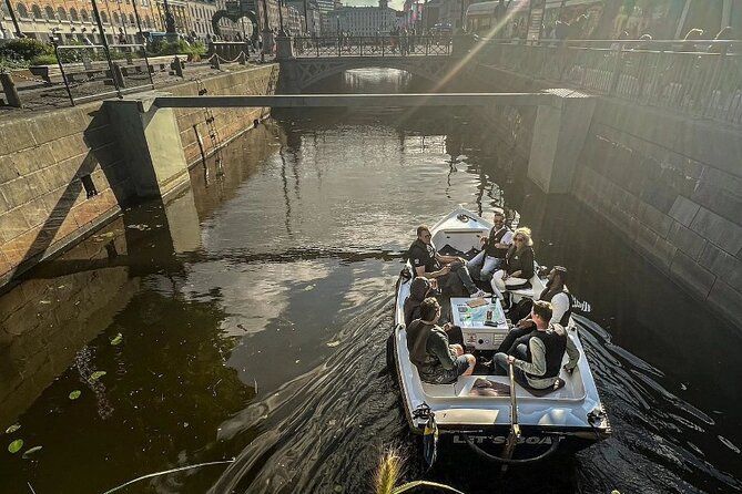 Self Drive Electric Boat in the Canals - Space for 12, comfort for a small group