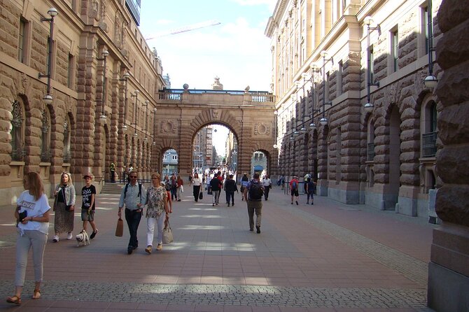 Stockholm- A Beauty On The Water: Old Town Walking Tour and Boat Trip Combined - Boarding at Strömkajen for the canal cruise