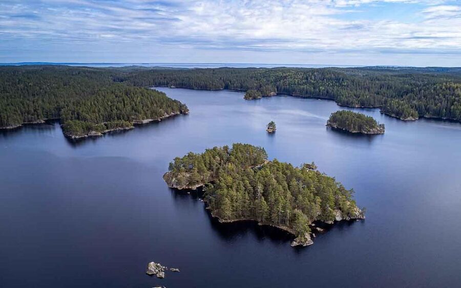 Stockholm: Archipelago Boat Tour - Leaving the city through Djurgården Canal