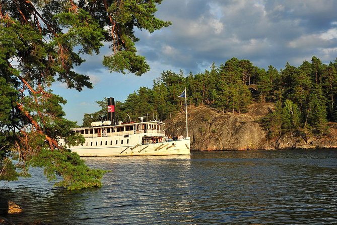 Stockholm Archipelago Cruise with Guide - The journey toward Vaxholm