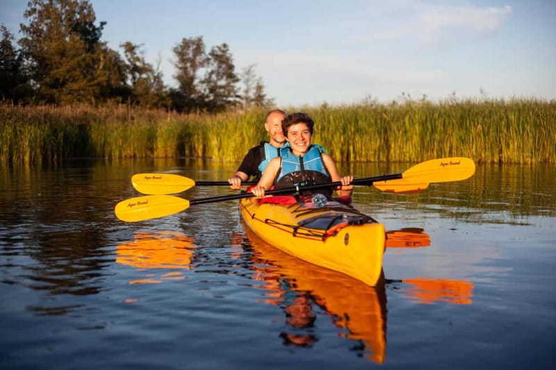Stockholm: Archipelago Islands Kayak Tour and Outdoor Picnic - Paddling toward Vaxholm and its fortress