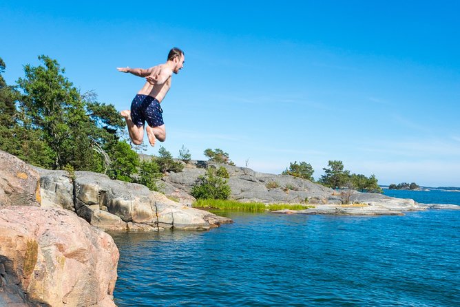 Stockholm Archipelago Tour by Kayak - The first lesson gets beginners moving