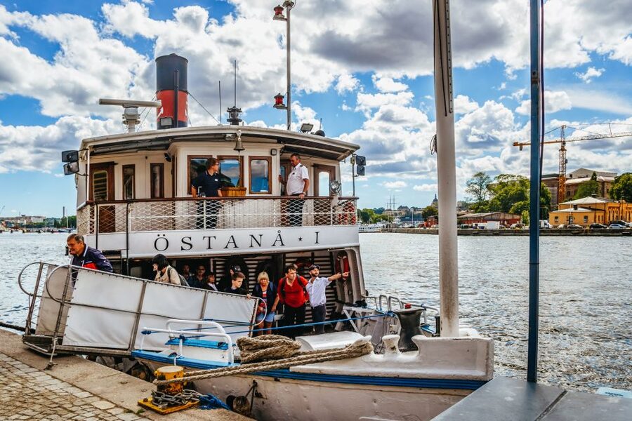 Stockholm: City Archipelago Sightseeing Cruise with Guide - Indoor comfort, upper-deck views, and the café