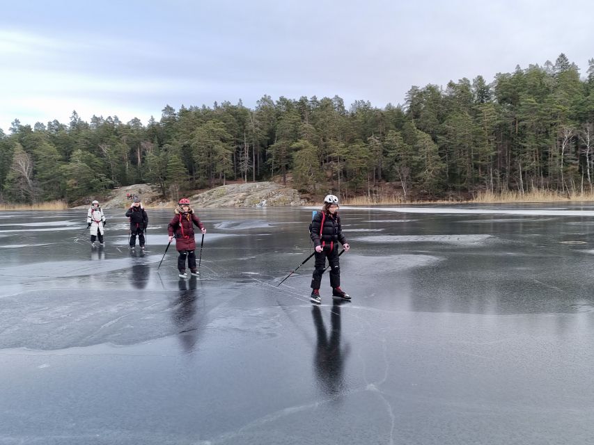 Stockholm: Family Friendly Private Ice Skating Tour & Lunch - A winter picnic with hot chocolate and fika