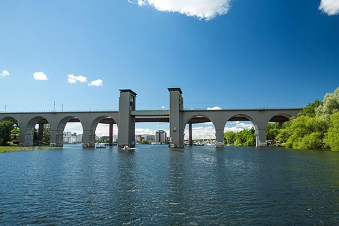 Stockholm: Highlights Boat Tour - Under the bridges and through Stockholm’s lock