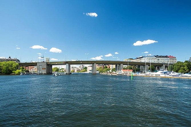 Stockholm: Highlights Boat Tour - The Essingen islands and Hammarby Sjöstad