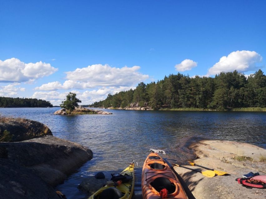 Stockholm: Morning Kayak Tour in the Archipelago with Lunch - A campfire lunch on a small island